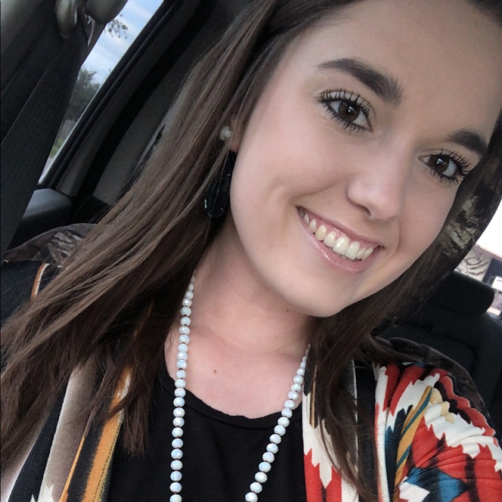 Meet your Posher, Danielle